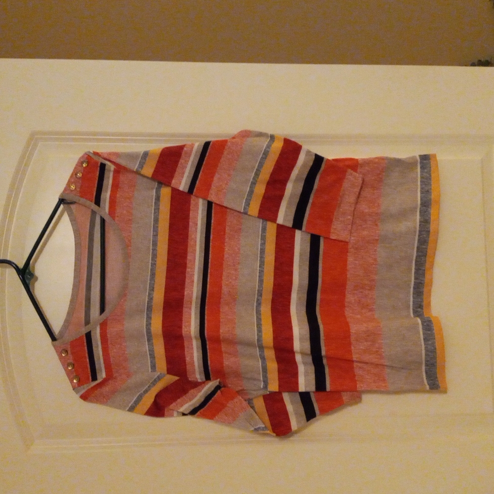 Ladies shirt with button detailed shoulders